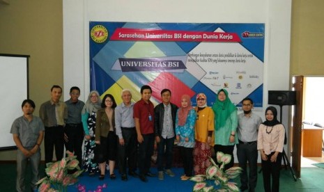 Sarasehan Universitas BSI dengan perusahaan dan instansi.