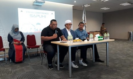 Sarikat Penyelenggara Umrah Haji Indonesia (Sapuhi) resmi menolak proses perekaman biometrik oleh Visa Fasilitation Service (VFS) Tasheel. Selama ini hanya Permusyawaratan Antar Syarikat Travel Umrah dan Haji Indonesia (Patuhi) yang menolak kebijakan biometrik.