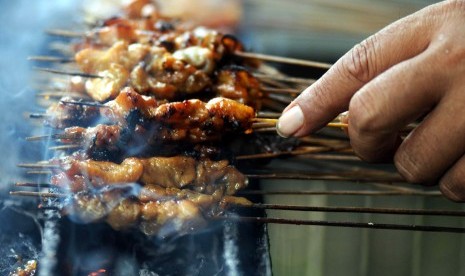 Ada beragam jenis satai ayam, salah satunya satai ambal khas Kebumen.