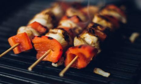 Sate ayam khas Jepang, Yakitori. Proses marinasi yang optimal hanya membutuhkan waktu satu hari. 