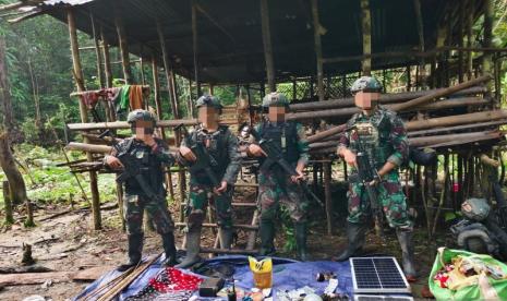 Satgas Batalyon Infateri 133/Yudha Sakti saat mengusai markas OPM di Maybrat, Provinsi Papua Barat Daya, Senin (20/5/2024) usai kontak tembak. 