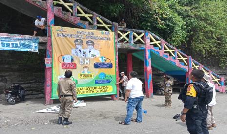 Satpol PP Provinsi Jabar bersama Satpol PP Kabupaten Pangandaran melakukan pengecekan kesiapan sarana dan prasaranan prokes di sejumlah objek wisata di Kabupaten Pangandaran, Sabtu (14/8)