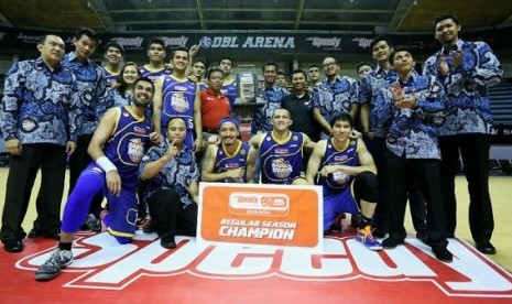 Satria Muda BritAma Jakarta memastikan gelar juara musim reguler Speedy NBL Indonesia Musim 2013-2014 setelah memenangkan laga terakhirnya melawan Bimasakti Nikko Steel Malang di DBL Arena Surabaya.