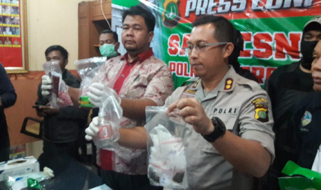 Satu pengedar narkoba kelas kakap kampung ambon ditangkap anggota polres metro jakarta pusat. Jumat (28/9).