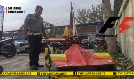 Satuan Lalu Lintas Polres Garut menyita satu unit kendaraan sepeda motor Vespa yang dimodifikasi menjadi mobil Formula 1 (F1) (Vespa yang dimodifikasi menjadi mobil balap)