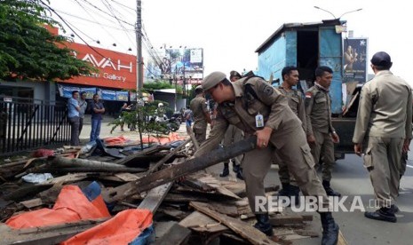 Penertiban pedagang kaki lima (PKL).