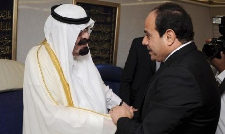 Saudi Arabia's King Abdullah (left) meets Egypt's new president Abdel Fattah al-Sisi during his visit to Cairo June 20, 2014.