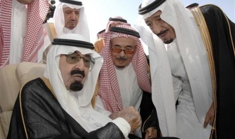 Saudi Arabia's King Abdullah sits (file photo)