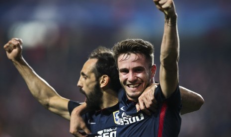 Saul Niguez dan Juanfran (kiri) 