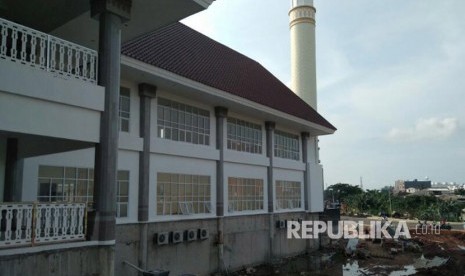 Sayap kanan Masjid KH Hasyim Asyari Jakarta, Daan Mogot Jakarta Barat.