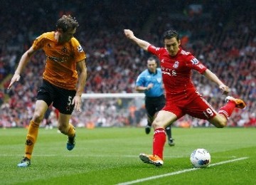 sayap liverpool stewart downing (kanan)