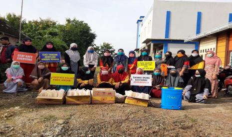 Sayembara menulis yang diselenggarakan Lazismu Pusat dan Majalah Kuntum dibawah naungan Pimpinan Pusat Ikatan Pelajar Muhammadiyah (IPM) telah menyita perhatian dan antusiasme pelajar dari berbagai kota seperti Yogyakarta, Surakarta, Jakarta, hingga Batam. Sebanyak 40 pelajar yang berasal dari berbagai sekolah di 13 Kota dan Kabupaten ini berbagi kisah bertahan di masa pandemi pada sayembara yang diselenggarakan pada 2 hingga 15 Mei 2020.