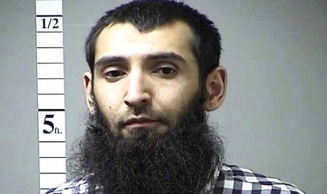 Sayfullo Habibullaevic Saipov (29 tahun) adalah tersangka dari serangan teror di Manhattan, New York, pada Selasa sore (31/10) waktu setempat. Ia menabrakkan truk di jalur sepeda.