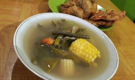 Sayur asem Betawi H. Masa dikenal akan kelezatannya. Ciri khas sayur asem di H. Masa yang menjadi daya tarik adalah penggunaan jengkol bewe serta kecipir.