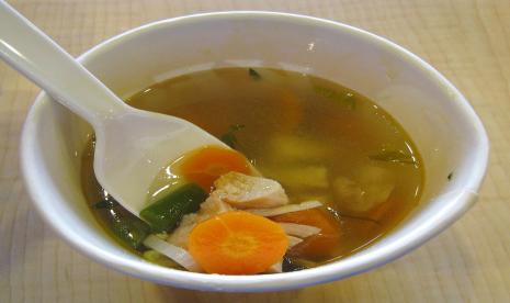 Sayur sop atau sup sayuran.