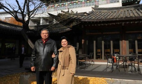 SBY dan Ibu Ani di Seoul.