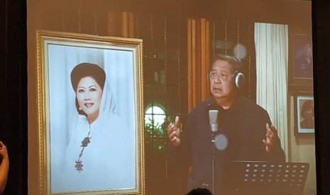 SBY saat memberi sambutan di acara mengenang setengah tahun kepergian Ani Yudhoyono di Gunung Geulis, Bogor,.