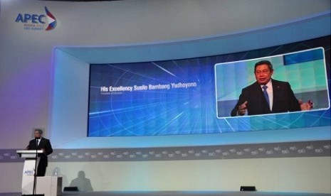 SBY sedang menyampaikan pidato di depan para chief executive officer dal am APEC CEO Summit di Vladivostok, Rusia, Sabtu (8/9). SBY menjadi salah satu pembicara utama dalam pertemuan para pengusaha yang masih merupakan rangkaian dari KTT APEC.