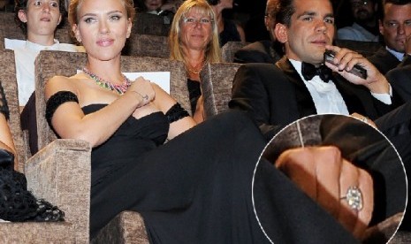 Scarlet Johansson dan Romain Dauriac 