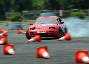 School of Drift' di parkir barat JIExpo, Jakarta, Ahad (26/2). (Rpublika/Wihdan Hidayat)