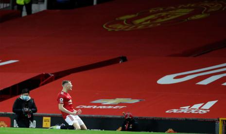 Scott McTominay merayakan gol cepatnya ke gawang Leeds United saat MU menang telak 6-2 di Old Trafford, Ahad (21/12).