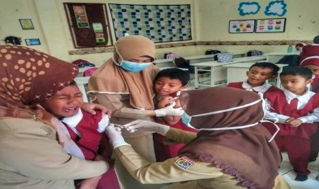 SD Alam Ar-Rohmah Pesantren Hidayatullah Malang menggelar 'Skrining Kesehatan dan Bulan Imunisasi Anak Sekolah (BIAS)', Selasa (27/8).