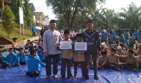 SD Integral Hidayatullah Bengkulu menggelar kegiatan peduli Palestina.