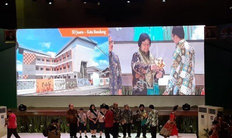 SD Juara Bandung yang merupakan sekolah binaan Rumah Zakat mendapatkan penghargaan Adiwiyata tingkat nasional 2019 untuk kategori mandiri. Pemberian penghargaan diberikan langsung oleh Menteri Lingkungan Hidup dan Kehutanan Republik Indonesia, Siti Nurbaya Bakar di Gedung Manggala Wanabakti, Jakarta, Jumat (13/12).