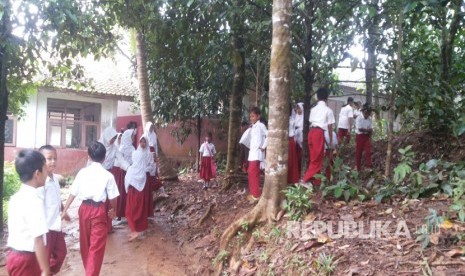 Pembangunan ruang sekolah baru di lokasi bekas darurat bencana Palu disoroti karena menelan biaya hingga Rp 1 miliar lebih. Foto pembangunan sekolah baru (ilustrasi)