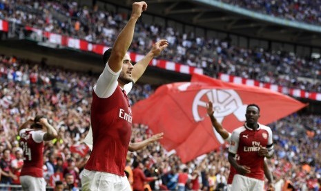 Sead Kolasinac merayakan golnya ke gawang Chelsea pada laga Community Shield di Stadion Wembley, London, Ahad (6/8).