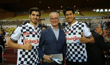 Sean Gelael (kanan) bersama Claudio Ranieri (tengah).