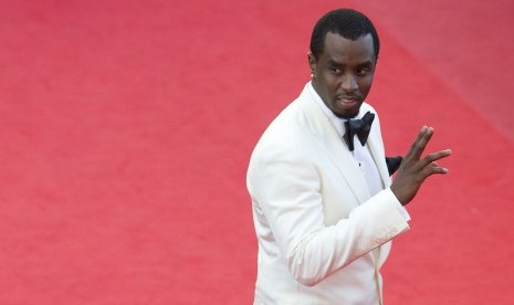 Rapper Sean Diddy Combs. Rapper berjuluk P Diddy ini terbelit gugatan baru yaitu membius dan melakukan pelecehan seksual terhadap seorang anak laki-laki berusia 10 tahun.