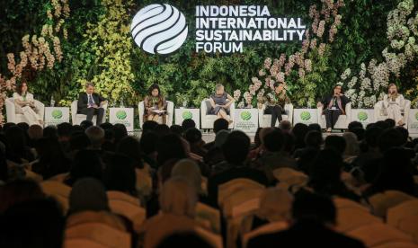 Sebagai bank pelat merah yang memimpin pembiayaan hijau, Bank Mandiri memiliki komitmen yang tinggi dalam mendukung upaya pemerintah mewujudkan target net zero emissions (NZE) pada tahun 2060. 