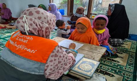 Sebagai bentuk kepedulian terutama dalam kegiatan keagamaan, Relawan Rumah Zakat akhirnya mengaktivasi kegiatan di masjid di Dusun Babadan, Desa Gedong, Kabupaten Semarang. Masjid Al Mukmin yang tadinya sepi kegiatan sekarang lebih diminati warga untuk dikunjungi khususnya untuk kegiatan kerohanian.