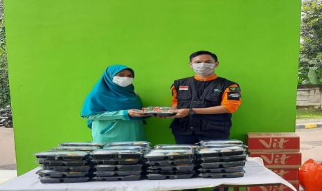 Sebagai Lembaga Filantropi Islam, Dompet Dhuafa berinisiatif untuk memberikan bantuan nutrisi bagi para pejuang kemanusiaan di beberapa Rumah Sakit yang menjadi rujukan di wilayah Jabodetabek. 