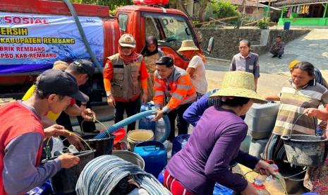 Sebagai perusahaan BUMN yang memiliki kepedulian terhadap isu sosial, PT Semen Indonesia (Persero) Tbk melalui anak usahanya, PT Semen Padang, PT Semen Gresik, PT Semen Tonasa dan PT Solusi Bangun Indonesia Tbk, bergerak cepat membantu masyarakat dengan menyalurkan bantuan air bersih sebanyak 906 ribu liter.