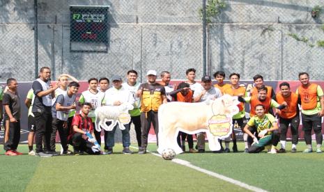 Sebagai tanda memasuki 10 hari awal bulan Zulhijah, Global Qurban-ACT memulainya dengan melakukan Kick-Off Liga 10 Hari Awal Dzulhijjah dengan pertandingan persahabatan olah raga futsal bersama Sahabat Dermawan dan influencer. 