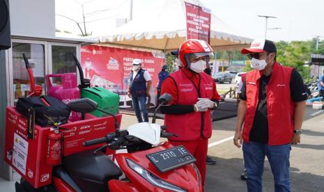  Sebagai upaya antisipasi dan peningkatan pelayanan kepada konsumen, jajaran direksi PT Pertamina Patra Niaga melaksanakan kegiatan “Management Walkthrough” (MWT) ke sarana dan fasilitas Pertamina Patra Niaga yang berada di regional Jawa Timur.