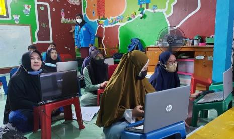 Sebagai upaya dalam membantu masyarakat memaksimalkan penggunaan Ms.Word, dosen Universitas BSI (Bina Sarana Informatika), dari Fakultas Teknik dan Informatika, Program Studi Teknologi Komputer mengadakan kegiatan pengabdian masyarakat berupa pelatihan penggunaan Microsoft  Word 2016 untuk membantu administrasi dan pembuatan laporan kepada guru dan pengurus TPQ Nurul Hidayah yang dilaksanakan, setiap hari Ahad, tanggal 14, 21, 28 November 2021 dan 5 Desember 2021 di Ruang Aula Sekretariat POKJA (Kelompok Kerja) TKQ/TPQ Kec. Tanjung Priok, Jakarta Utara.