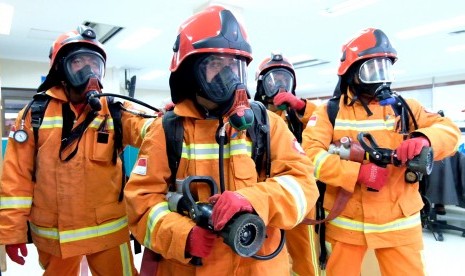 Sebagai upaya meningkatkan kesiapsiagaan pekerja dalam menangani kebakaran, Pertamina RU VI Balongan mengadakan minor emergency drill yang berlangsung di Gedung Adm Building RU VI, Rabu (13/3).