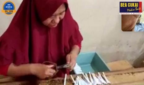  Sebagai upaya pencegahan dan pemberantasan peredaran rokok ilegal, Bea Cukai Jateng DIY bersama Bea Cukai Kudus melakukan kegiatan visiting perdana ke pabrik rokok Bonzalino melalui video conference, pada Rabu (3/6).