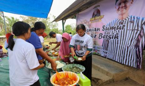 Sebagai wujud syukur atas dibangunnya sumur bor oleh kelompok sukarelawan Mak Ganjar, warga Dusun Sinar Menanga, Desa Gunung Agung, Kecamatan Sekampung Udik, Kabupaten Lampung Timur, Lampung, mengadakan tasyakuran. 