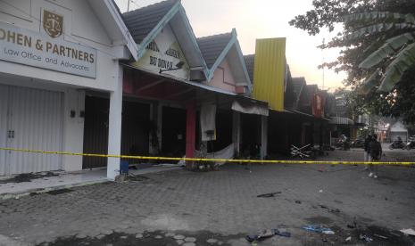 Sebagian bangunan ruko yang rusak di Babarsari.