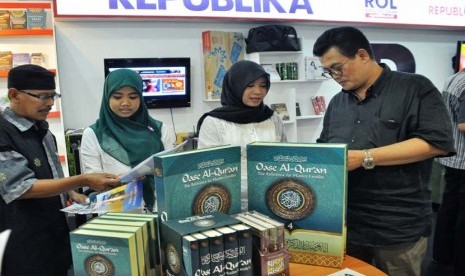 Sebagian Oase Al-Qur'an dipamerkan di Islamic Book Fair 2015 yang dgelar di Istora Gelora Bung Karno Jakart, akhir Februari hingga awal Maret 2015.