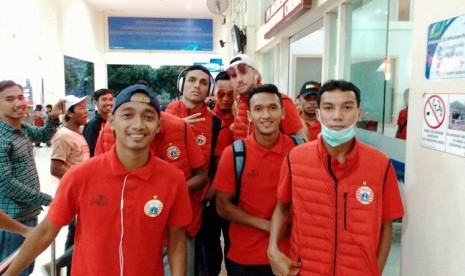 Sebagian pemain Persija Jakarta saat tiba di Bandara Adi Soemarmo, Solo, Kamis (8/2).