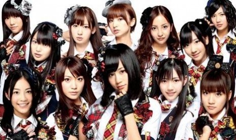 Sebagian wajah-wajah anggota AKB48, grup idola terkenal di Jepang