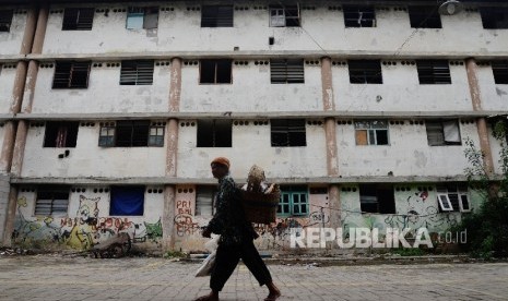  Sebagian warga beraktivitas di Rumah Susun (rusun) Penjaringan, Tanah Pasir, Penjaringan, Jakarta Utara, Selasa (29/11).