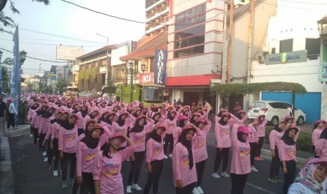 Sebanyak 1.110 muslimah mengikuti Jalan santai di acara Car Free Day 'Toegoe Jogja Festival' (TJF) bertema 'Move Fun Walk', Ahad (7/7). 