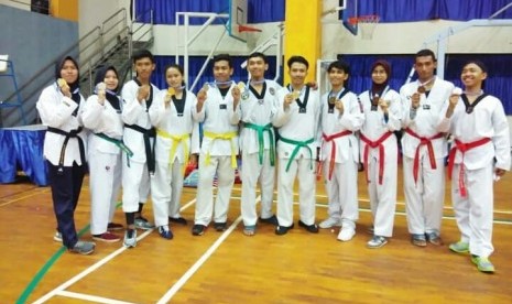 Sebanyak 10 mahasiswa UBSI meraih medali pada kejuaraan Taekwondo Se-DKI Jakarta.