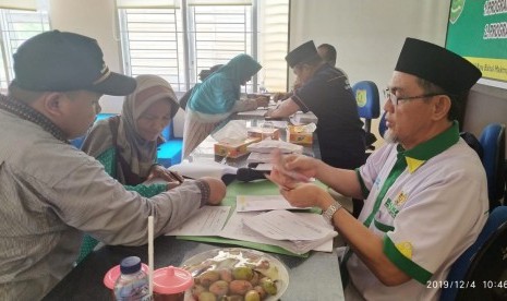 Sebanyak 100 orang warga Kecamatan Bayung Lencir, Kabupaten Musi Banyuasin mendapat bantuan modal usaha dari Pemerintah Kabupaten Musi Banyuasin, melalui Badan Amil Zakat Nasional Kabupaten Muba, Rabu (4/12)